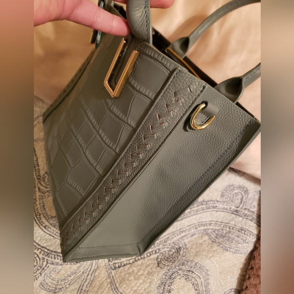 Winter Wardrobe Refresh Bundle! - Picture 4 of 6